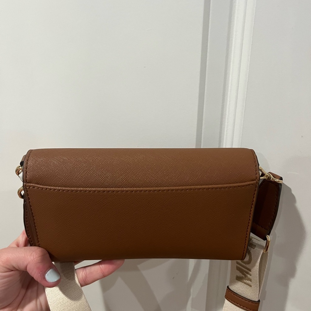 MICHAEL KORS Tan Leather Crossbody with White Adjustable Strap - Picture 5 of 5